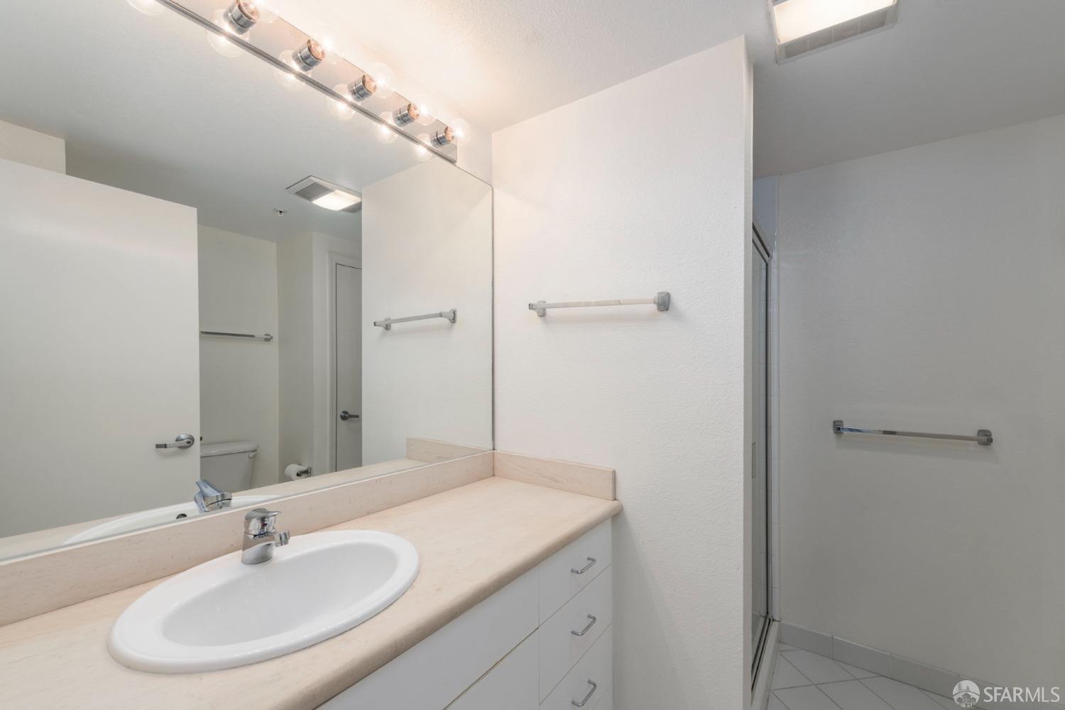 Photo #10: 423908671 Listing 