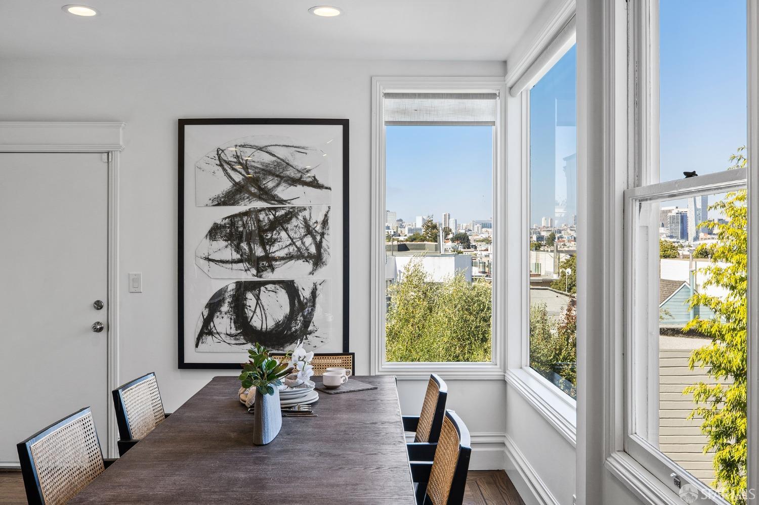 Photo #4: 423909568 Listing 