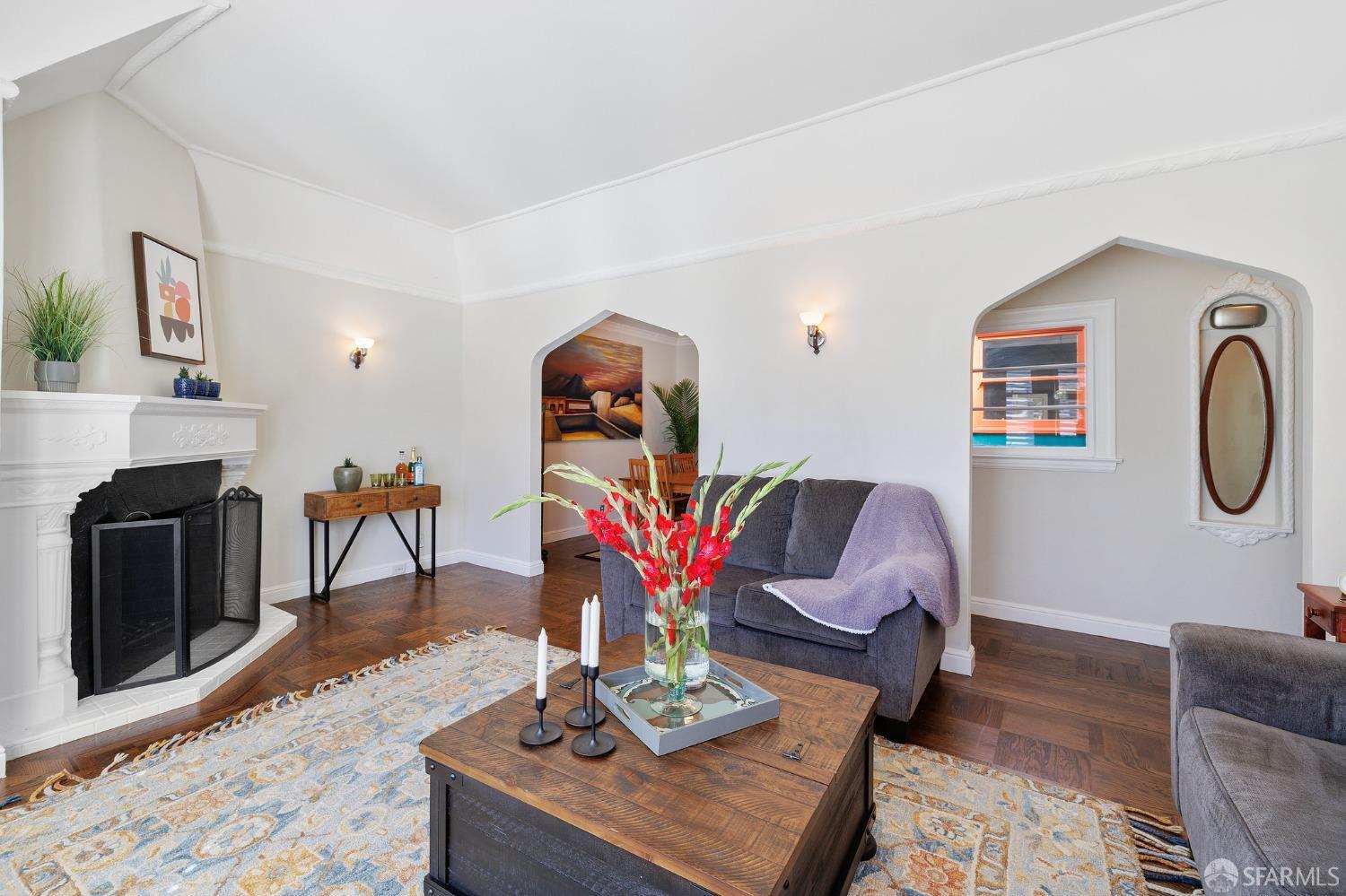 Detail Gallery Image 4 of 26 For 807 Moultrie St, San Francisco,  CA 94110 - 3 Beds | 1 Baths