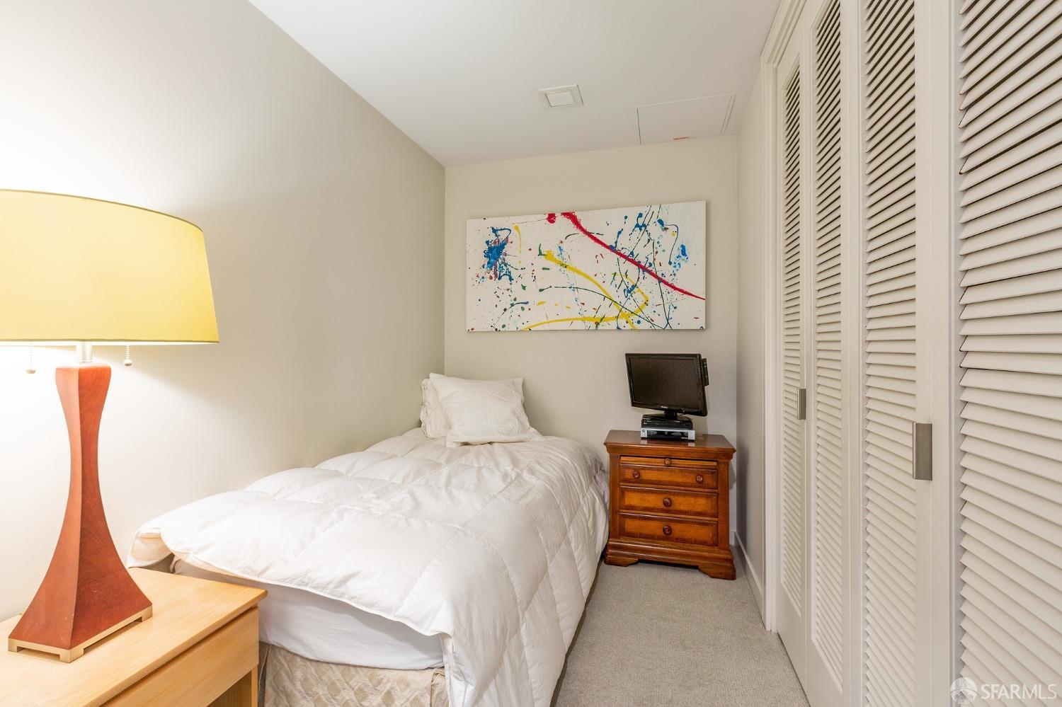 Photo #6: 423909458 Listing 