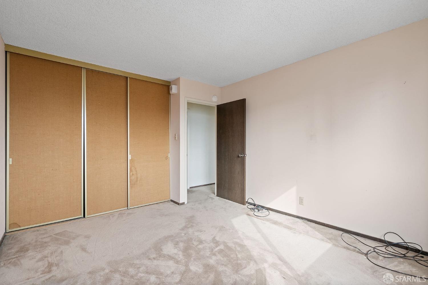 Photo #16: 423909430 Listing 