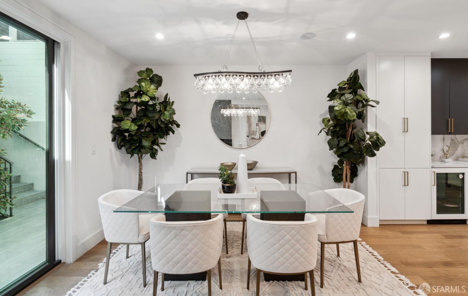 Photo #7: 423909944 Listing 