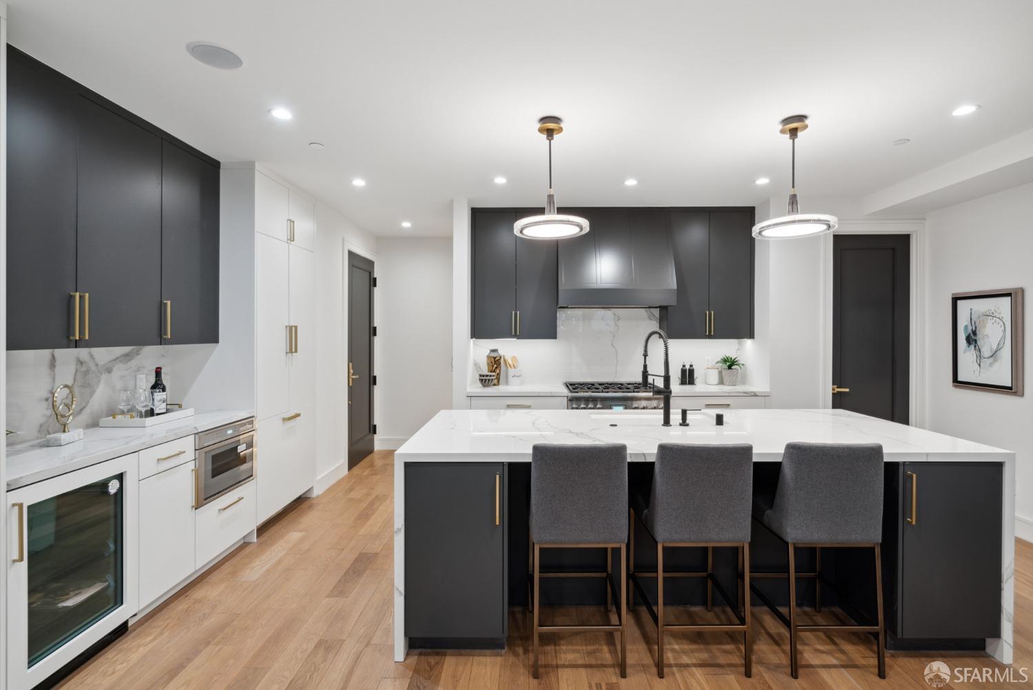 Photo #11: 423909944 Listing 