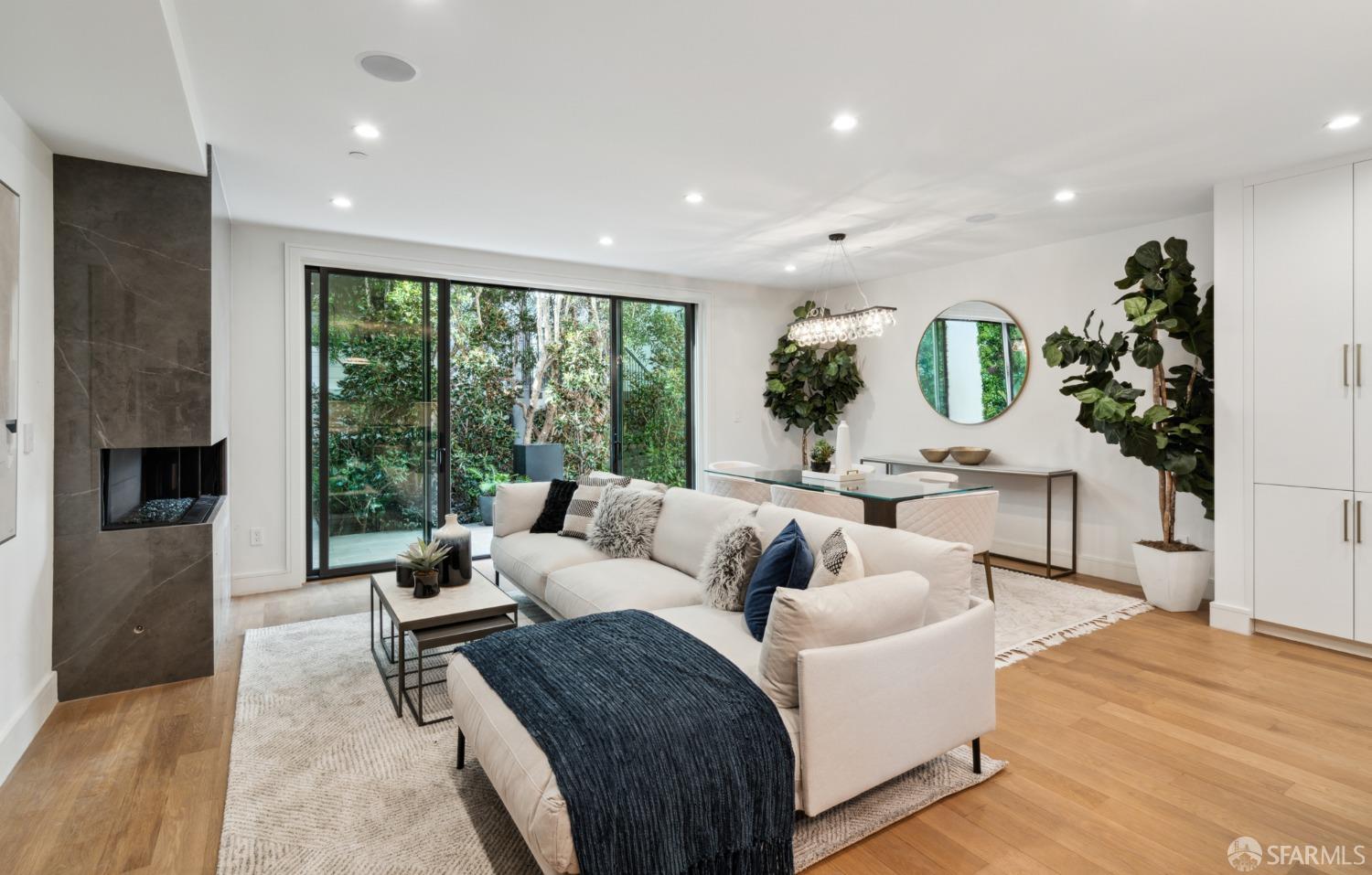 Photo #3: 423909944 Listing 