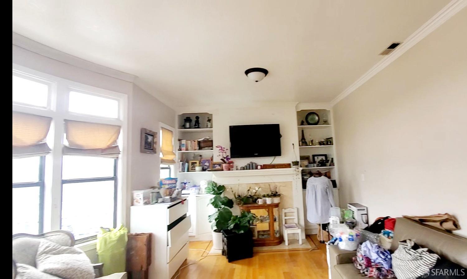Detail Gallery Image 3 of 11 For 3215 Jennings St, San Francisco,  CA 94124 - 3 Beds | 2 Baths