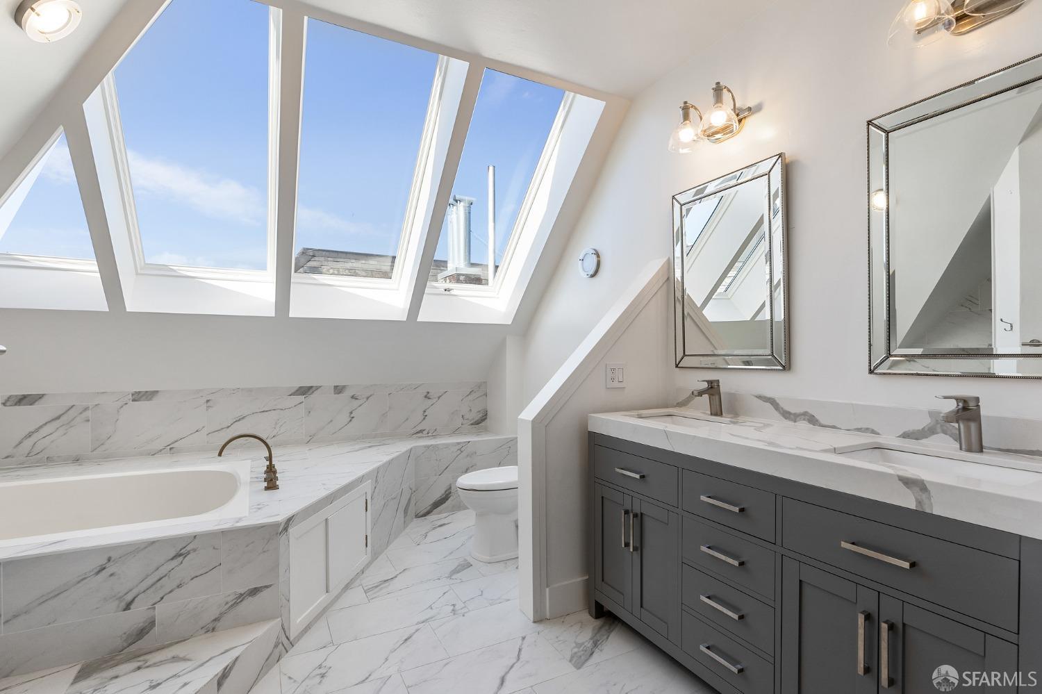 Photo #11: 423907756 Listing 