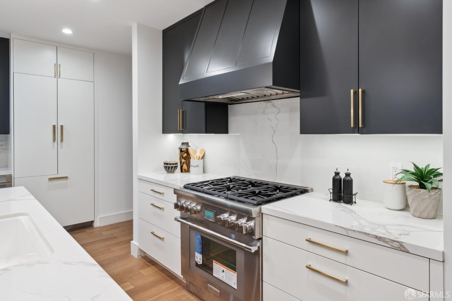 Photo #12: 423909944 Listing 