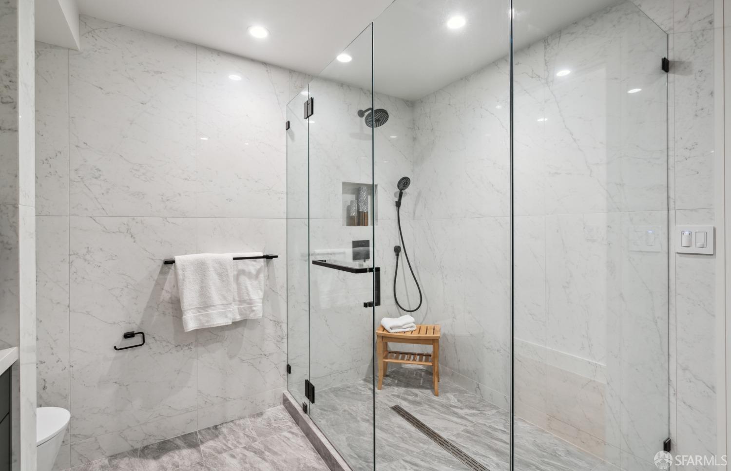 Photo #19: 423909944 Listing 