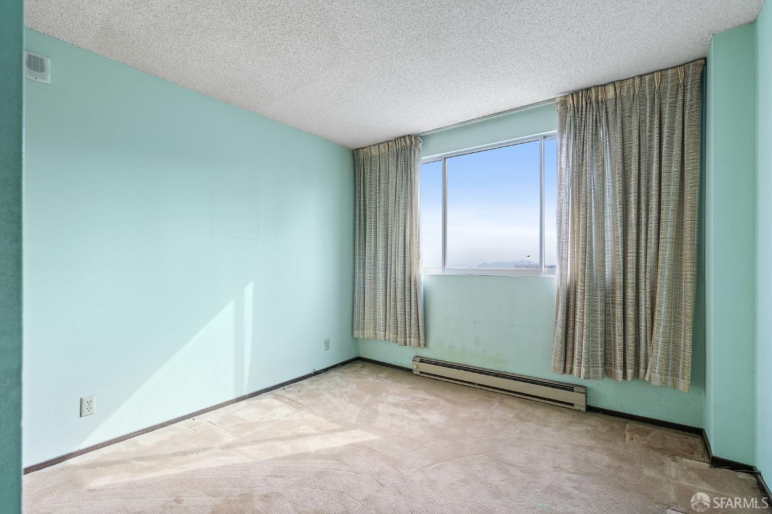 Photo #13: 423909430 Listing 