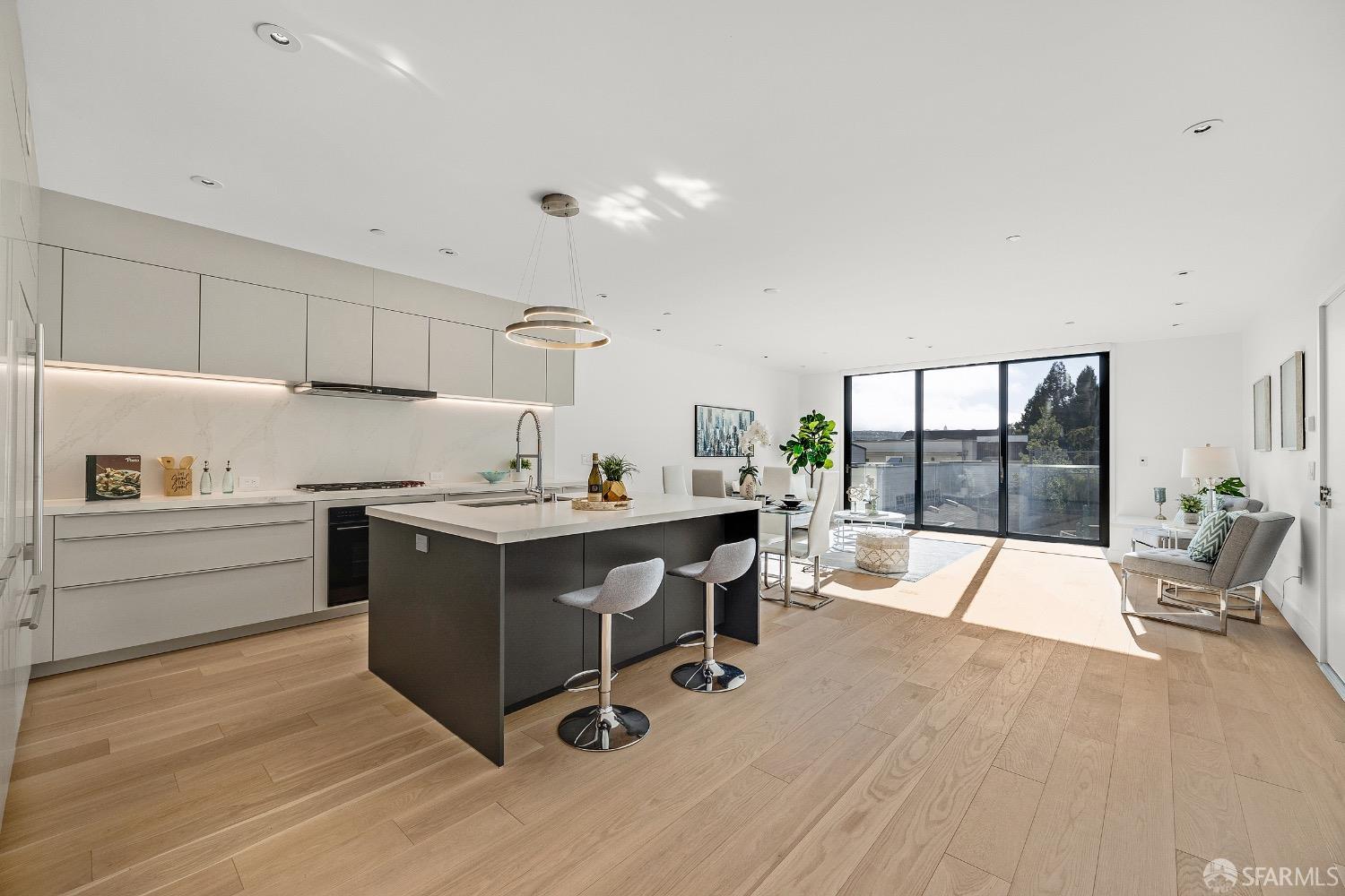 Photo #4: 423909833 Listing 