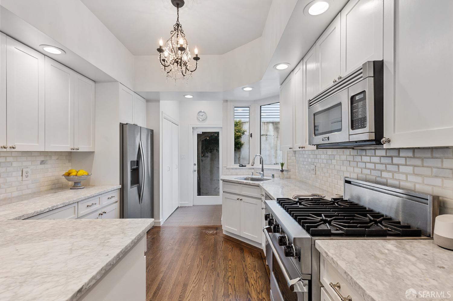 Photo #2: 423910577 Listing 