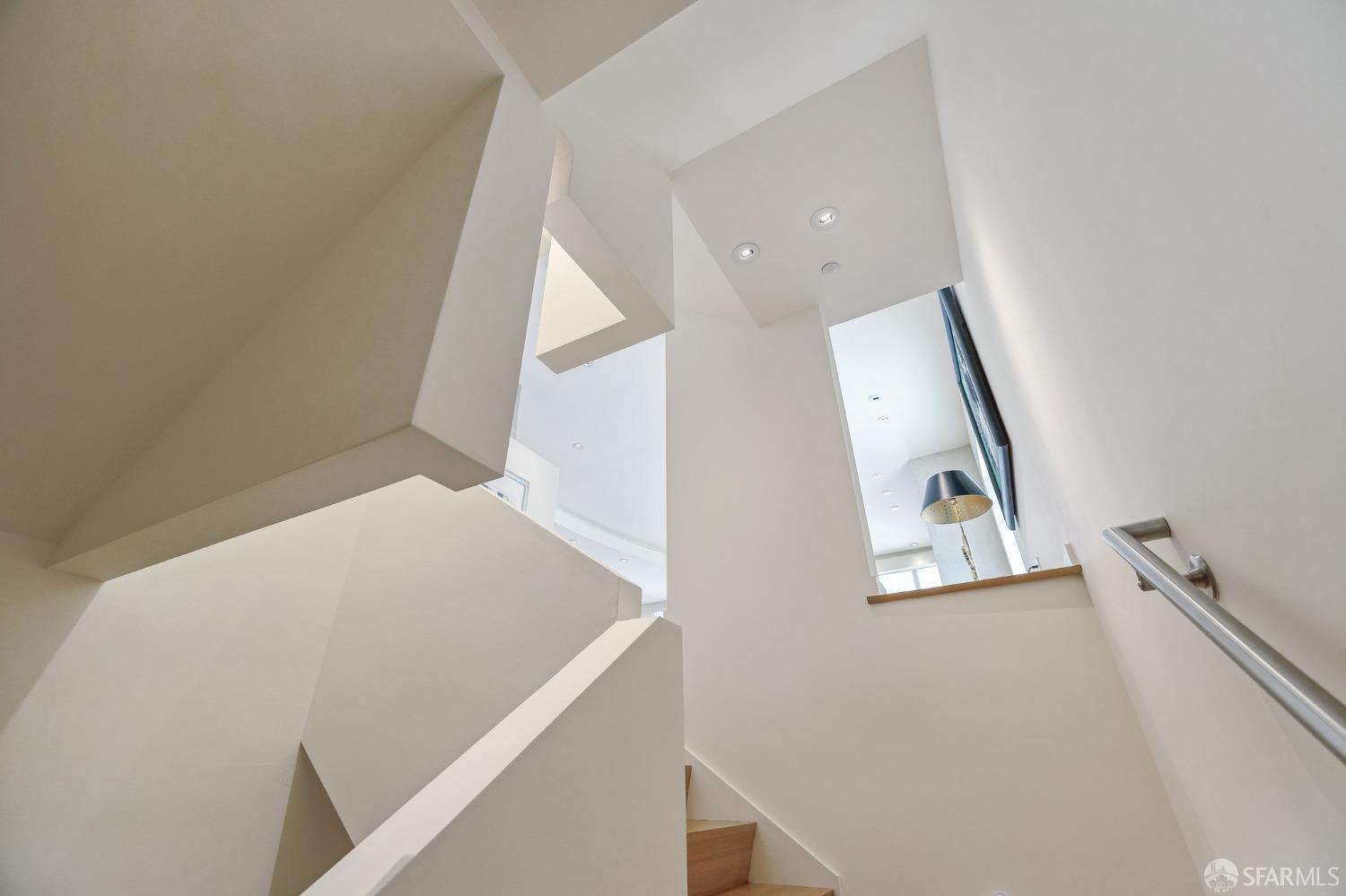 Photo #3: 423910431 Listing 