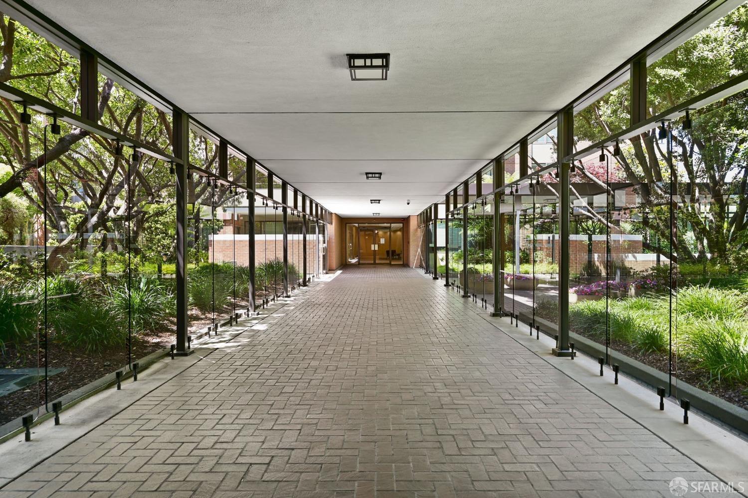 Photo #23: 423749919 Listing 