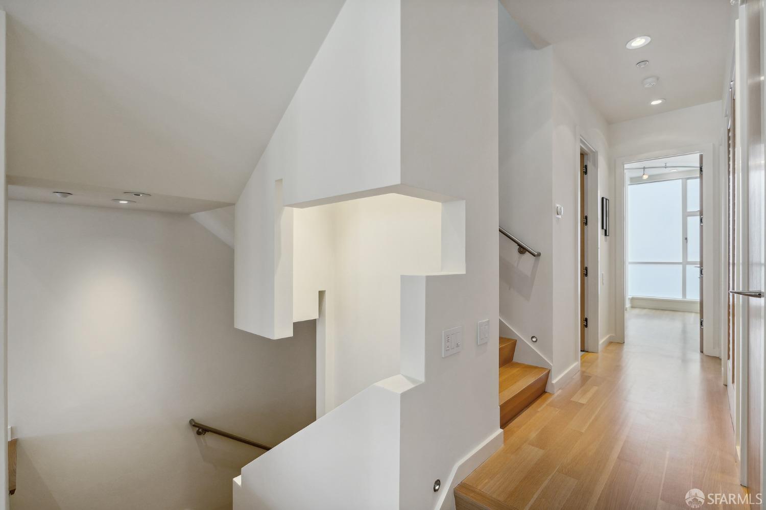 Photo #16: 423910431 Listing 