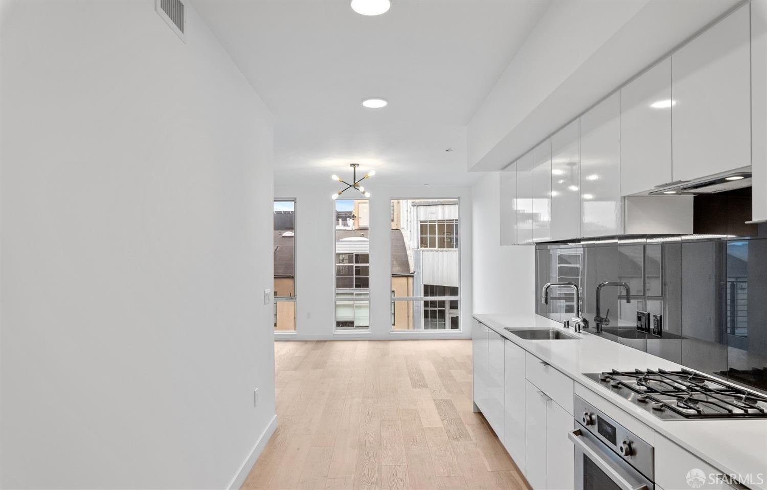 Photo #8: 423910504 Listing 
