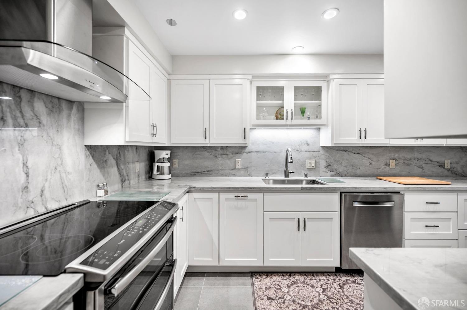 Photo #7: 423749919 Listing 