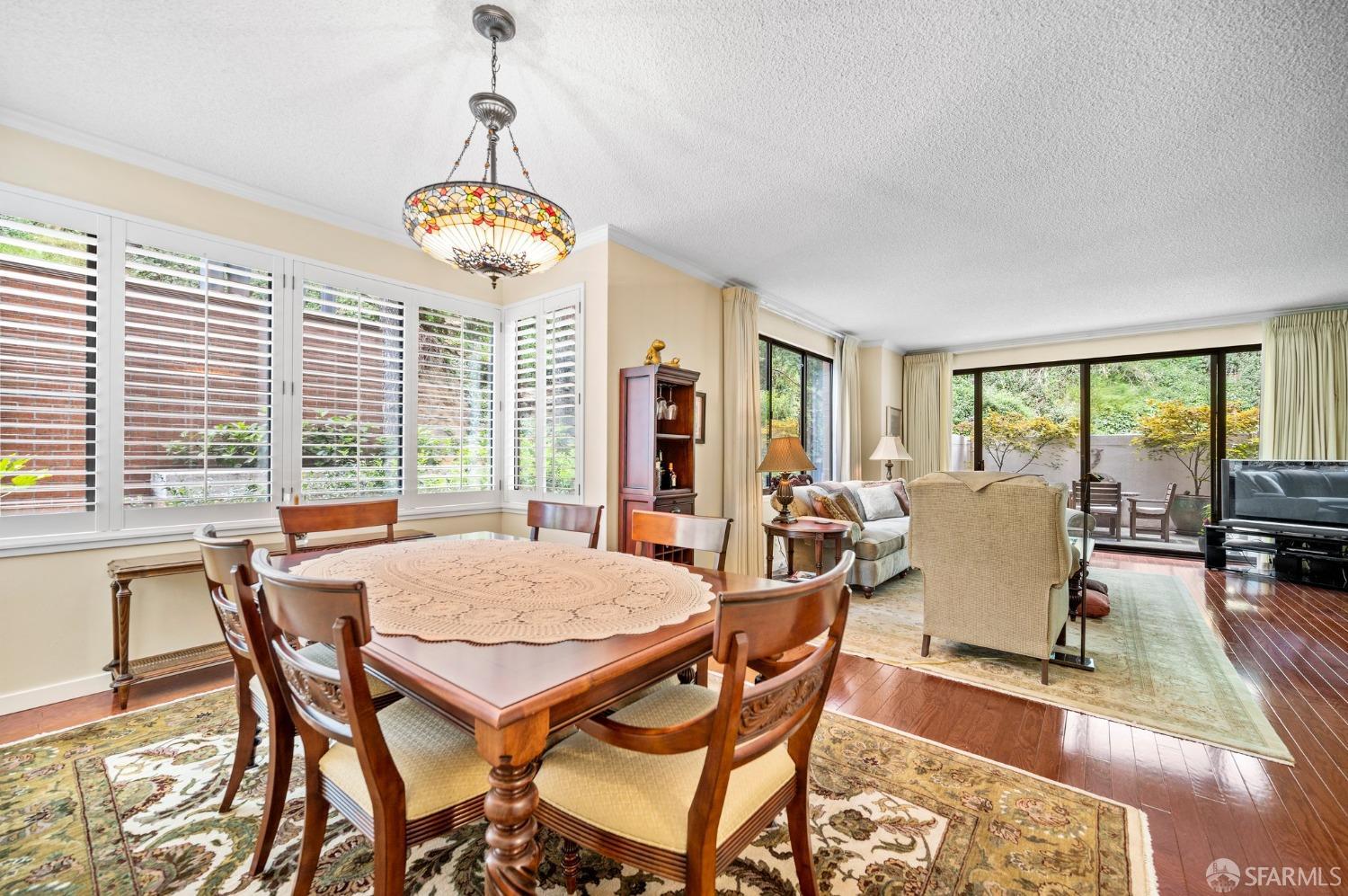 Photo #5: 423749919 Listing 