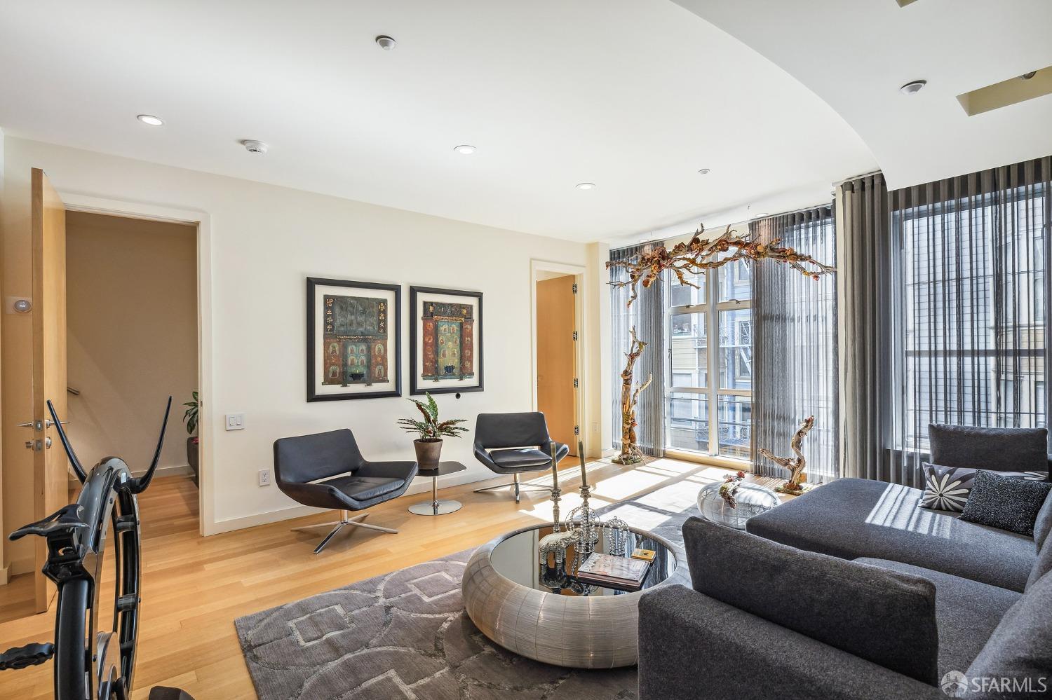 Photo #19: 423910431 Listing 