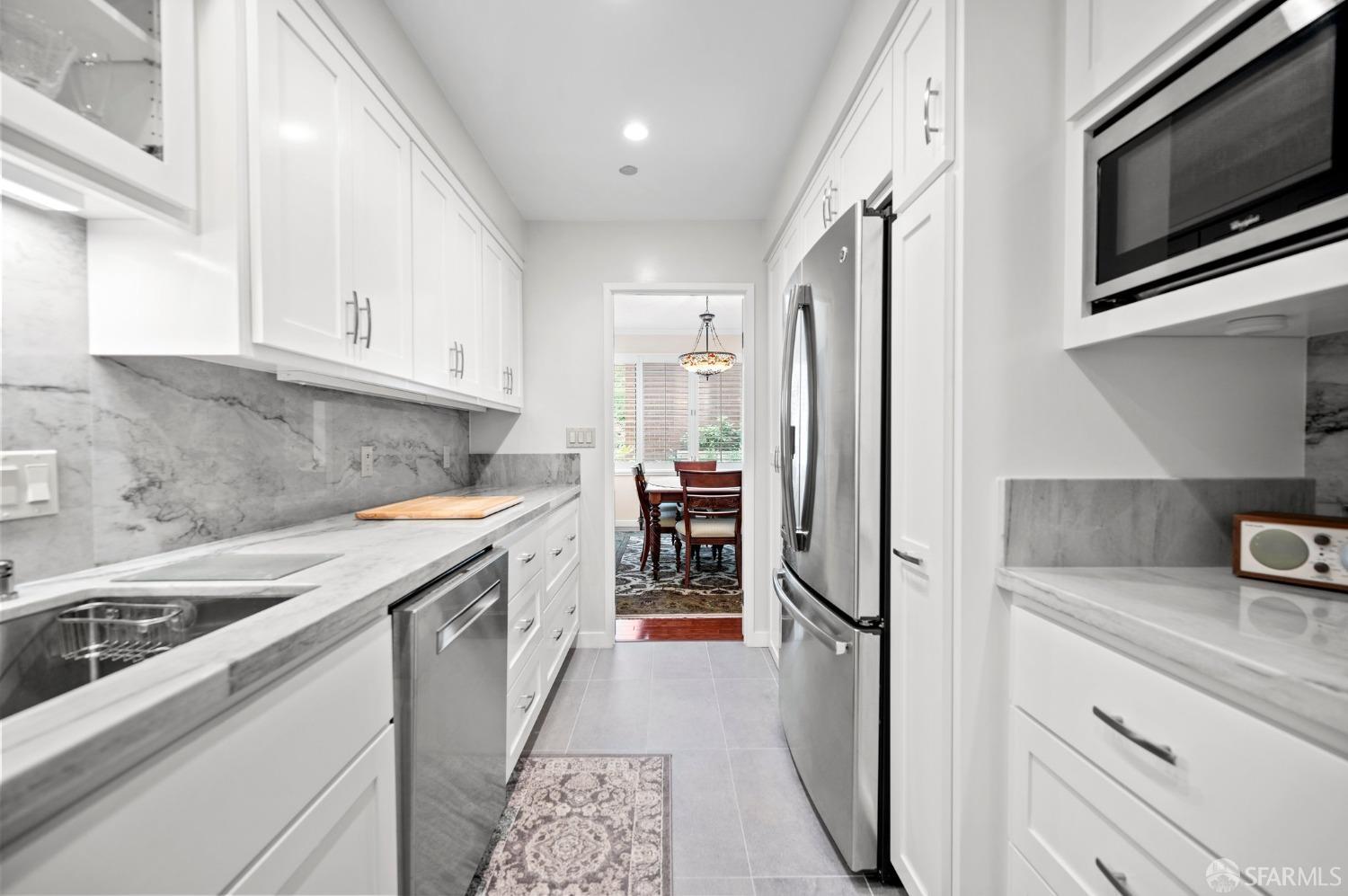 Photo #9: 423749919 Listing 