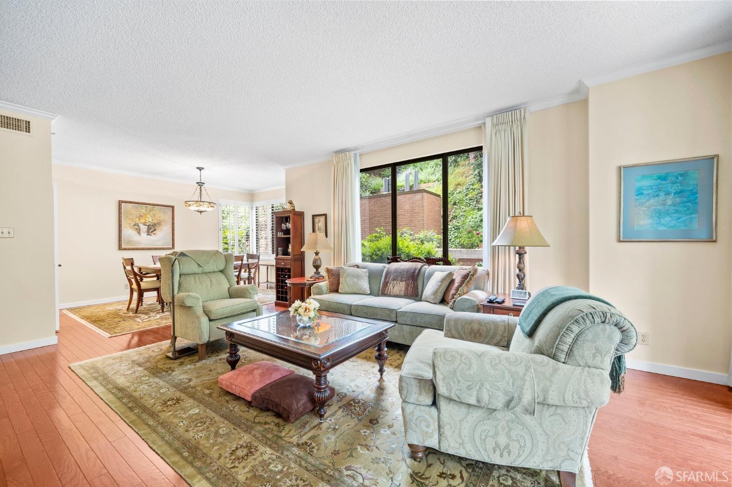 Photo #3: 423749919 Listing 