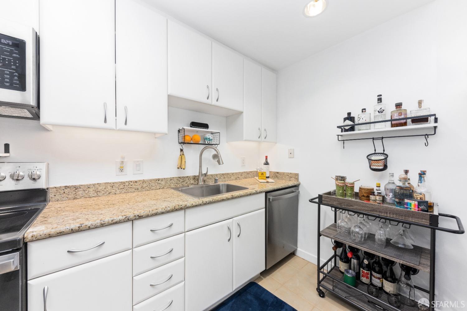 Photo #8: 423910537 Listing 