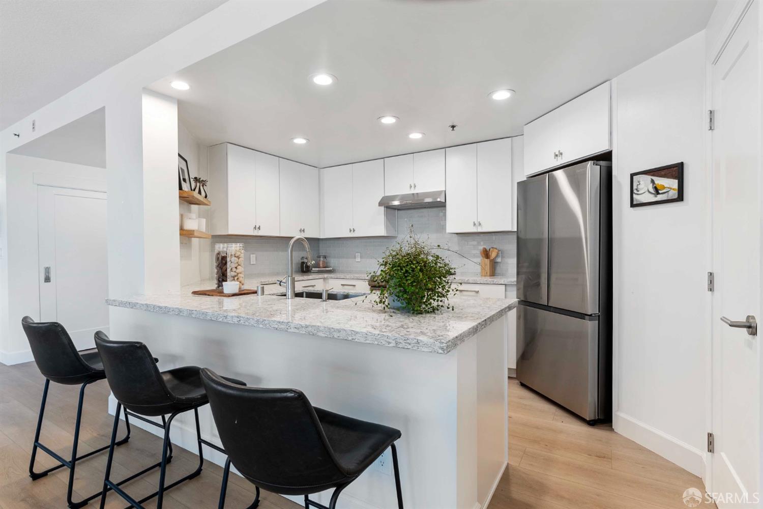 Photo #11: 423910496 Listing 