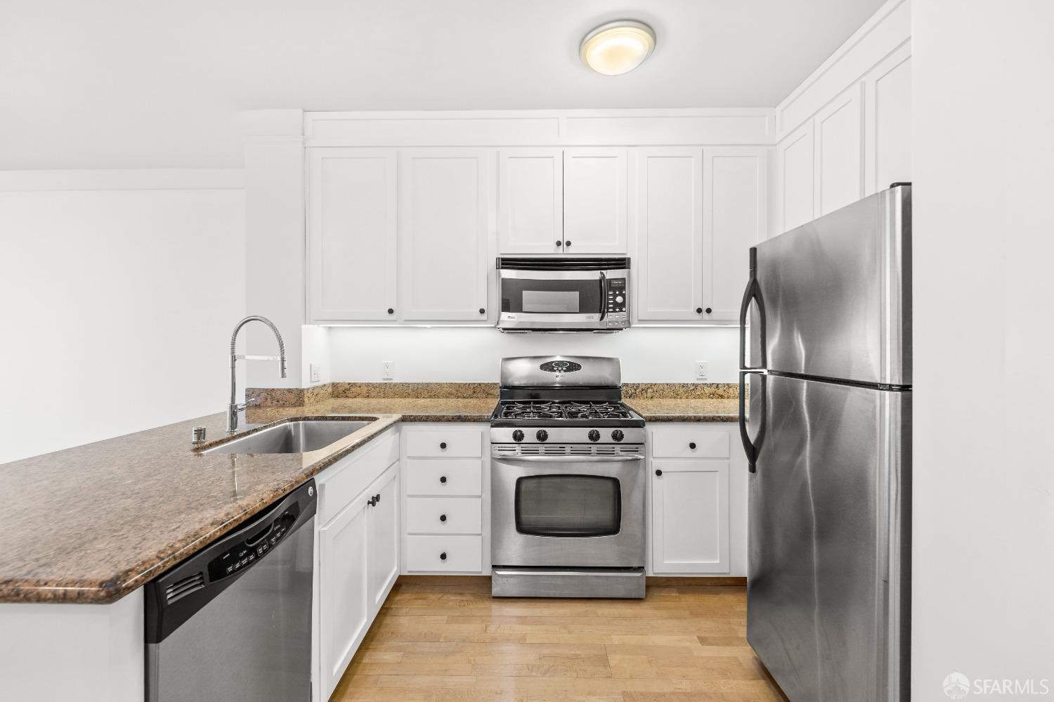 Photo #11: 423910404 Listing 