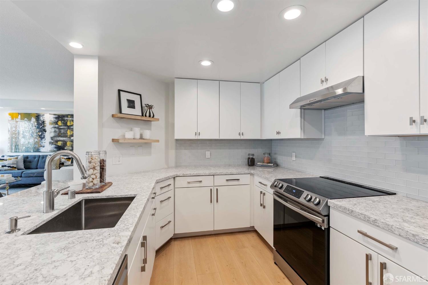 Photo #14: 423910496 Listing 