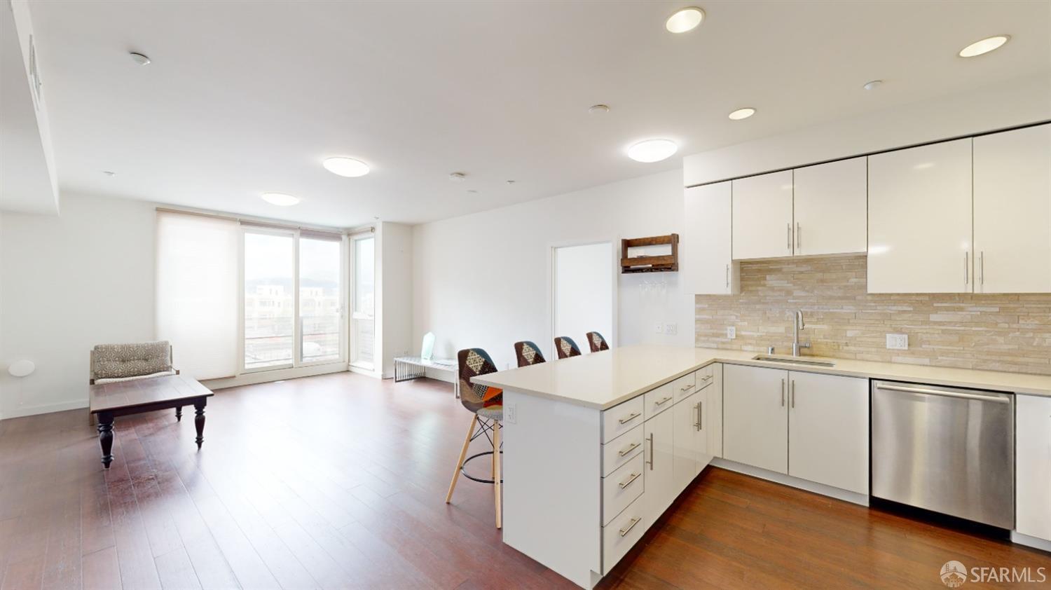 Detail Gallery Image 8 of 21 For 50 Jerrold Ave #314,  San Francisco,  CA 94124 - 2 Beds | 2 Baths