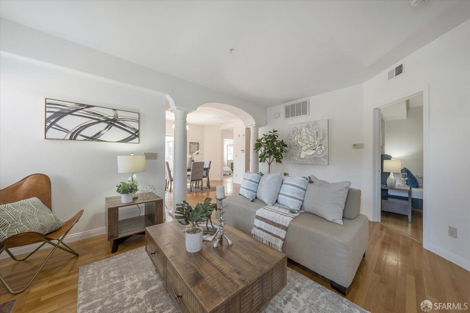 Detail Gallery Image 1 of 1 For 111 E Poplar Ave #101,  San Mateo,  CA 94401 - 3 Beds | 2 Baths