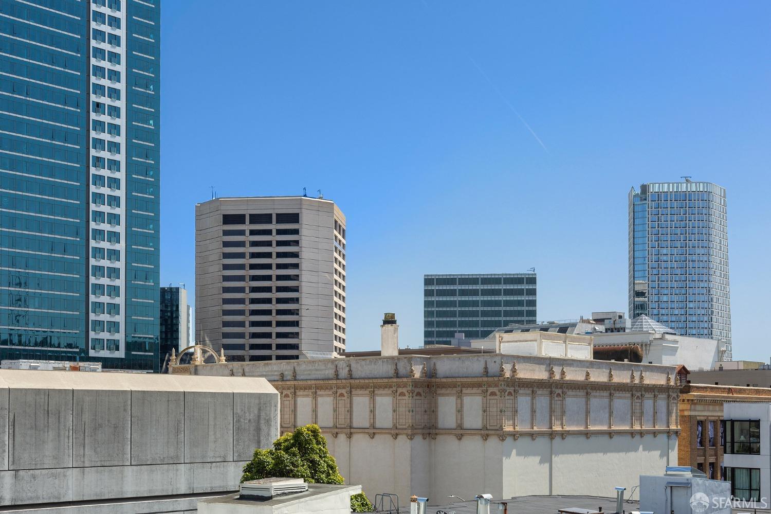 Photo #32: 423755871 Listing 