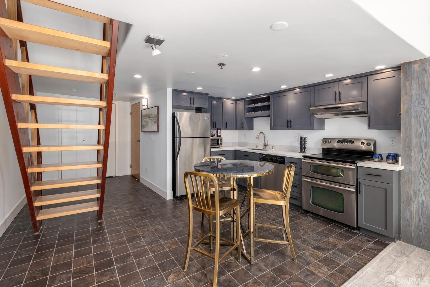 Photo #10: 423911438 Listing 