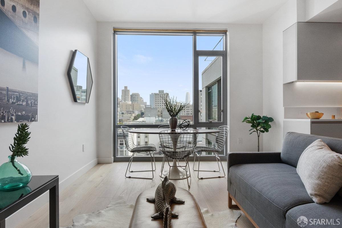 Photo #2: 423910789 Listing 