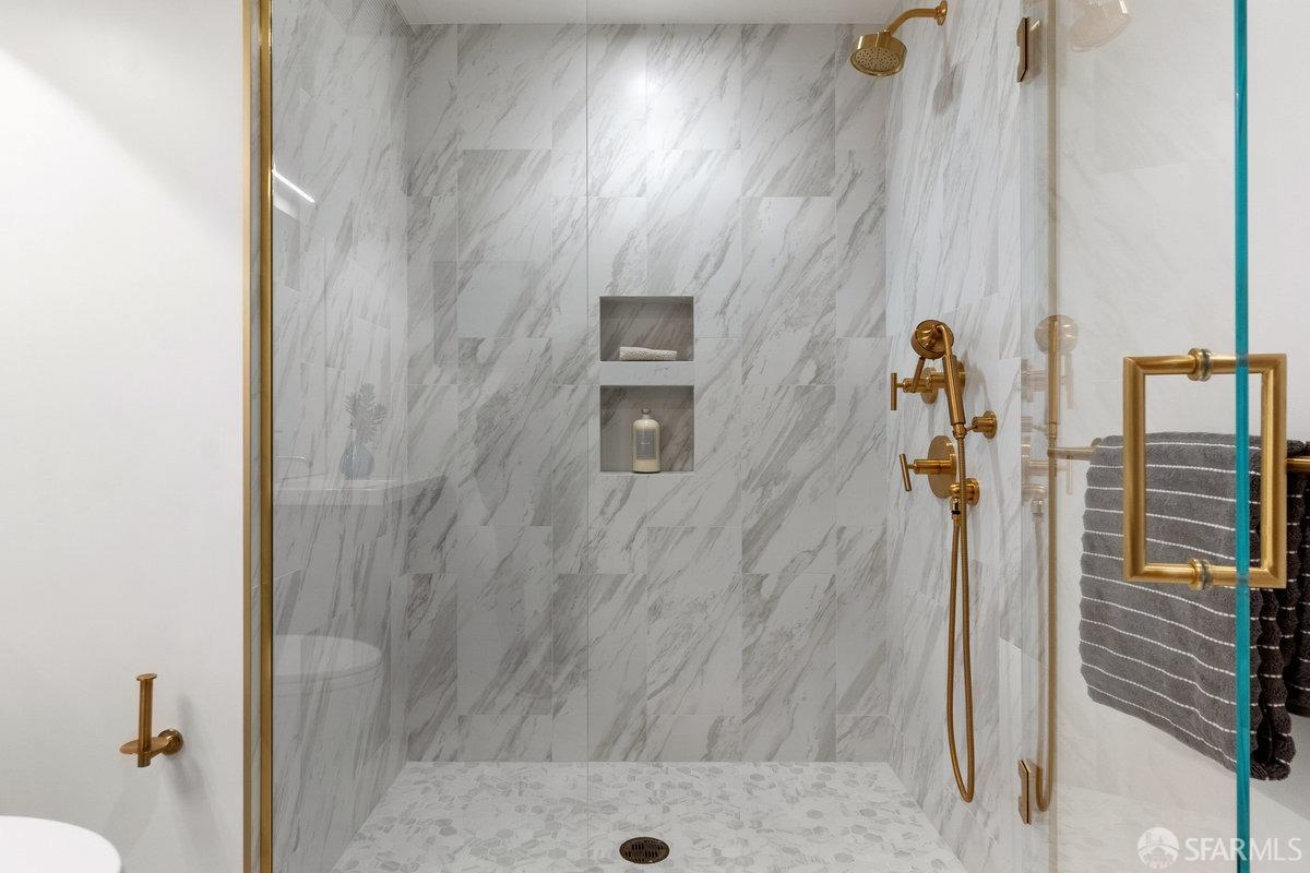 Photo #10: 423910789 Listing 