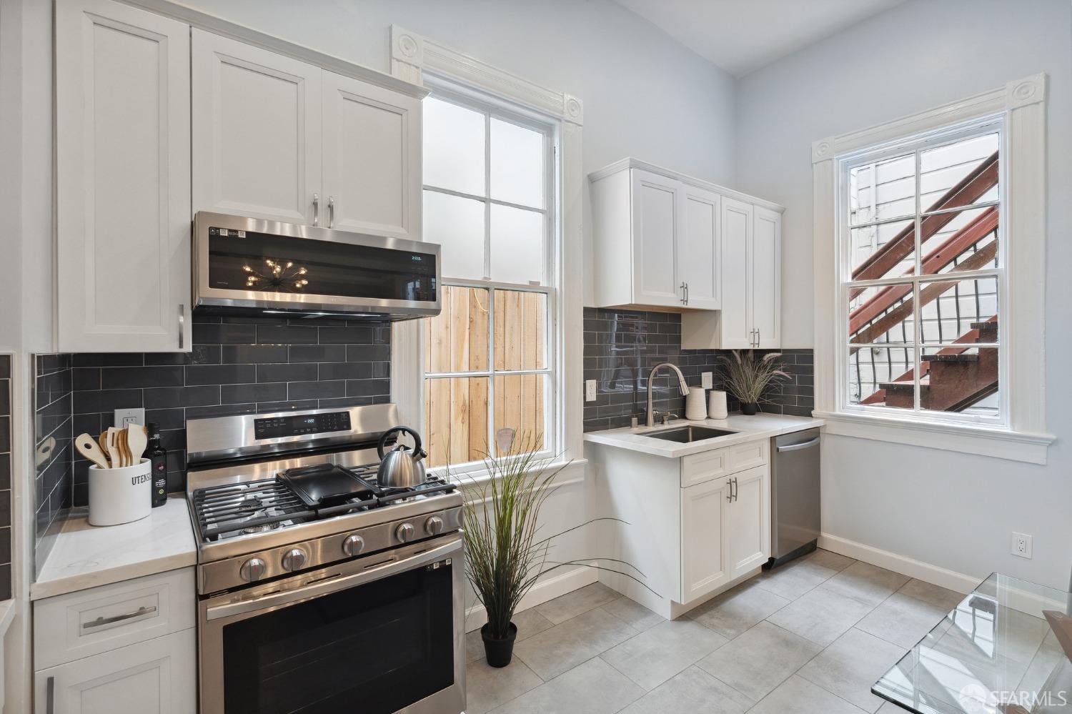 Photo #22: 423900442 Listing 