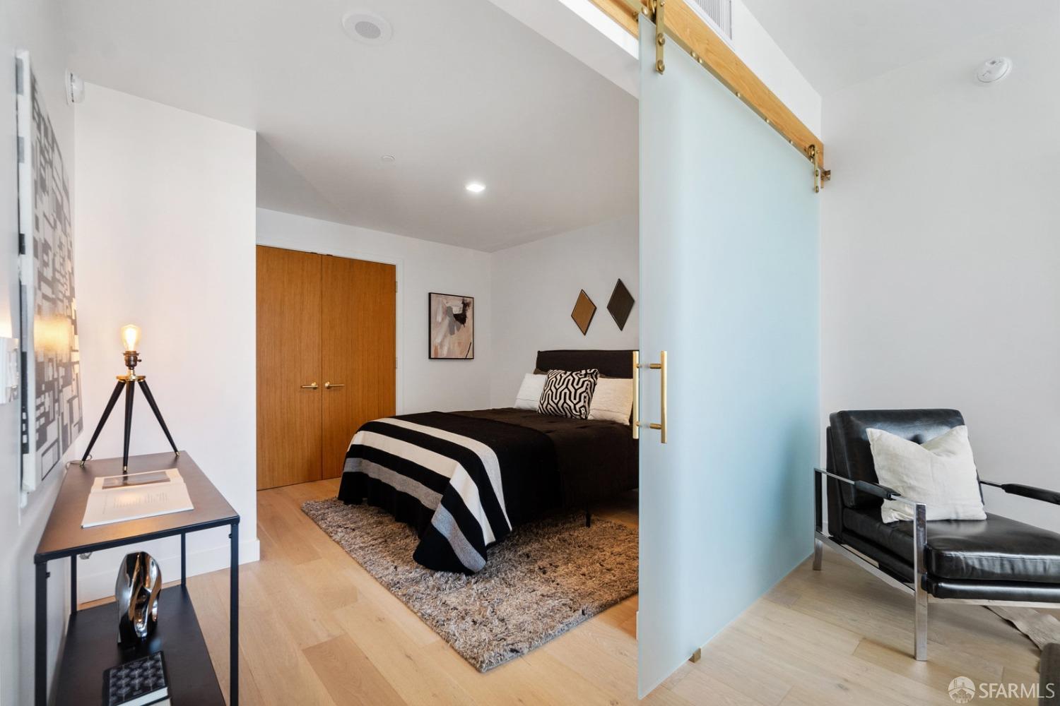 Photo #16: 423910789 Listing 