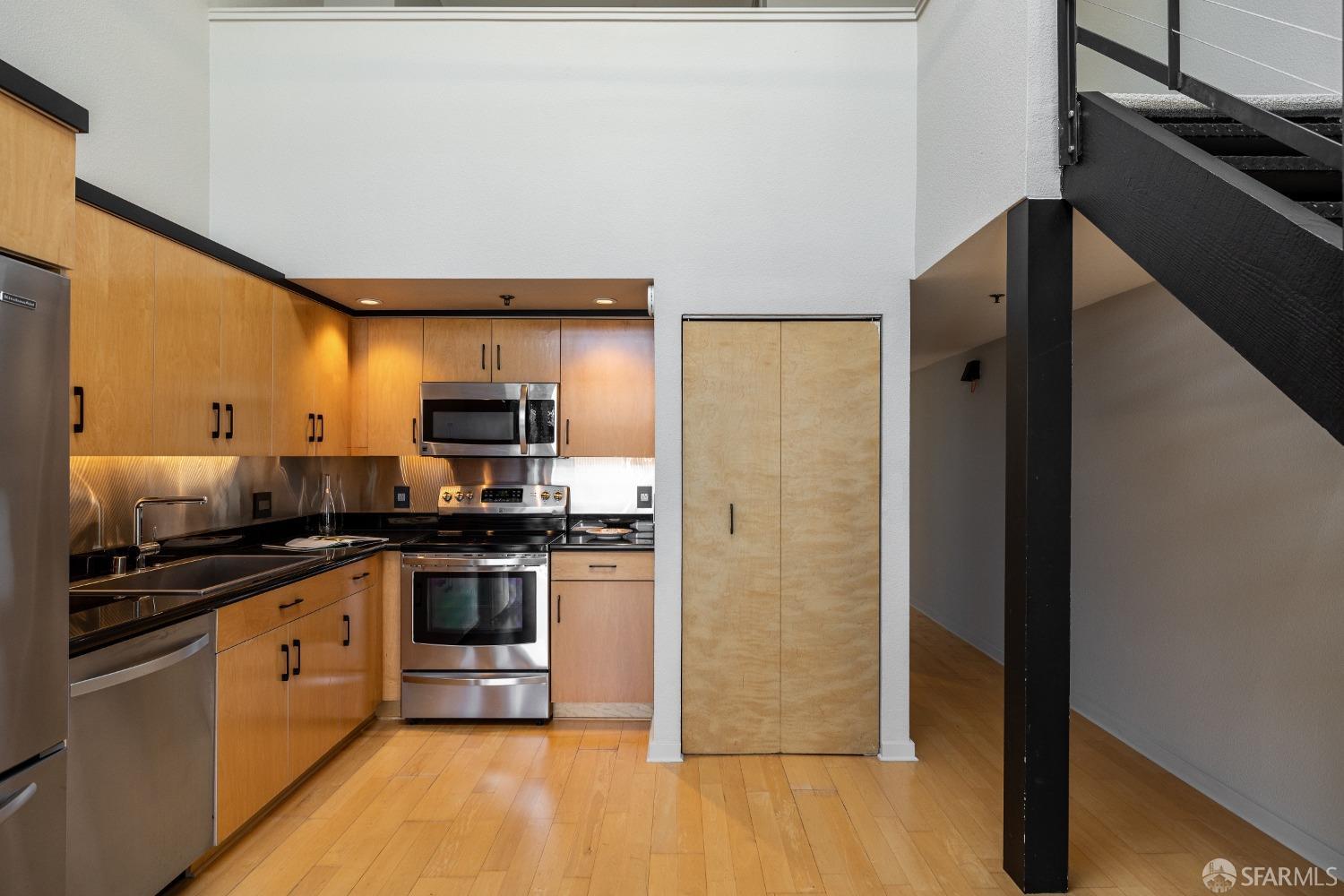 Photo #5: 423912440 Listing 