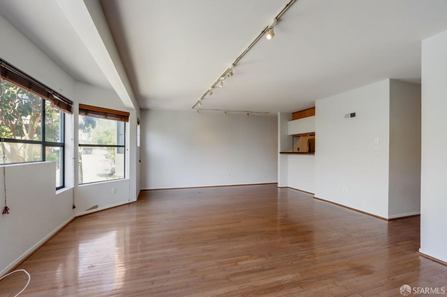 Photo #6: 423912727 Listing 