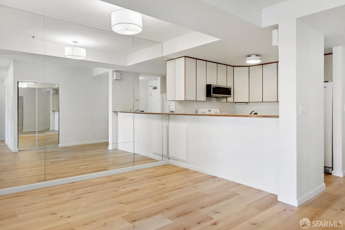 Photo #6: 423912897 Listing 