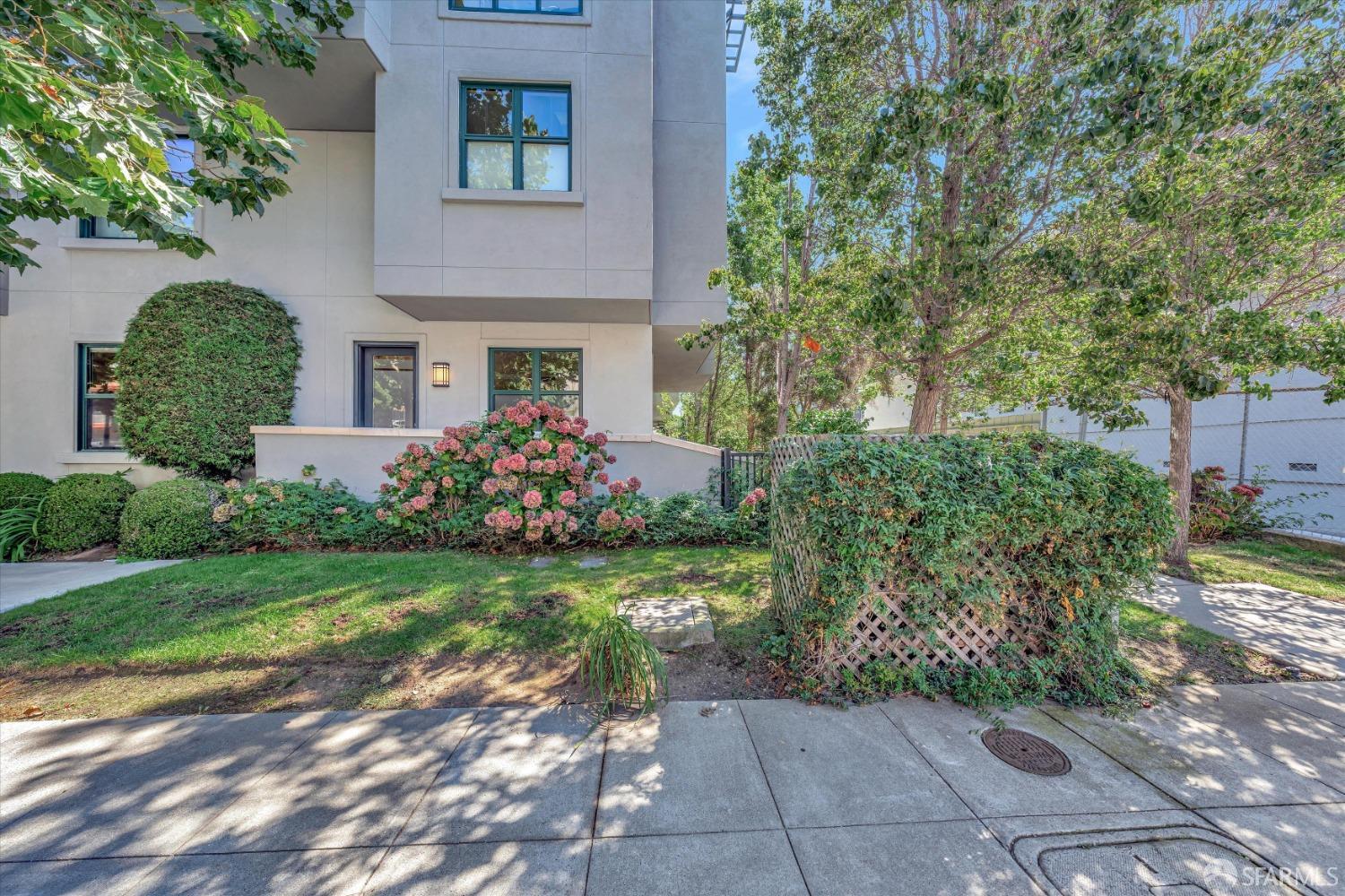 Detail Gallery Image 1 of 32 For 222 8th Ave #104,  San Mateo,  CA 94401 - 2 Beds | 2 Baths