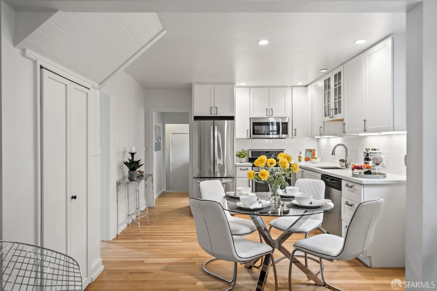 Photo #8: 423906965 Listing 