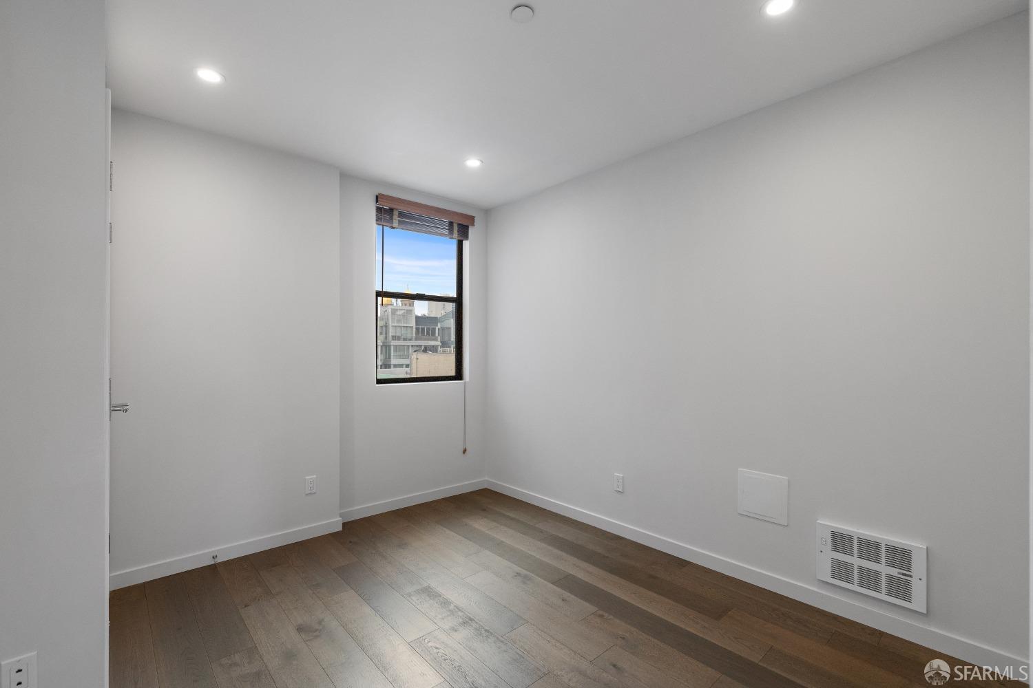 Photo #11: 423913985 Listing 