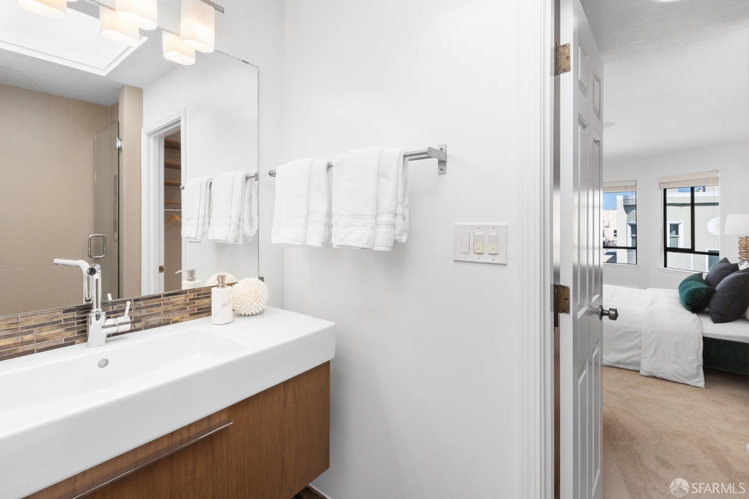 Photo #16: 423913673 Listing 