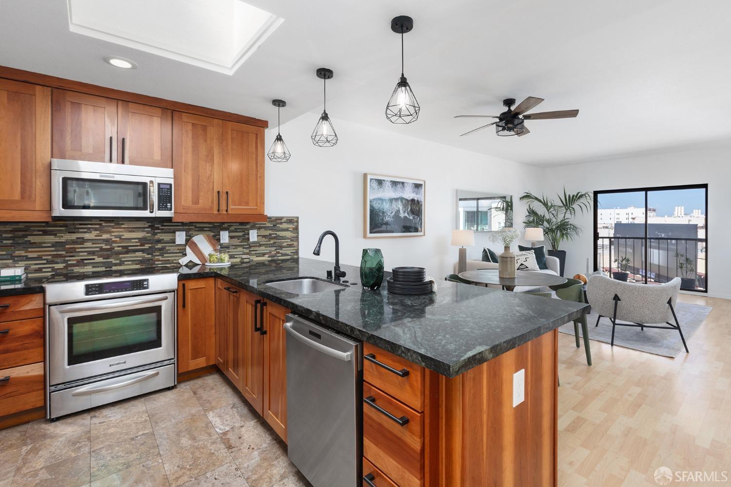 Photo #11: 423913673 Listing 