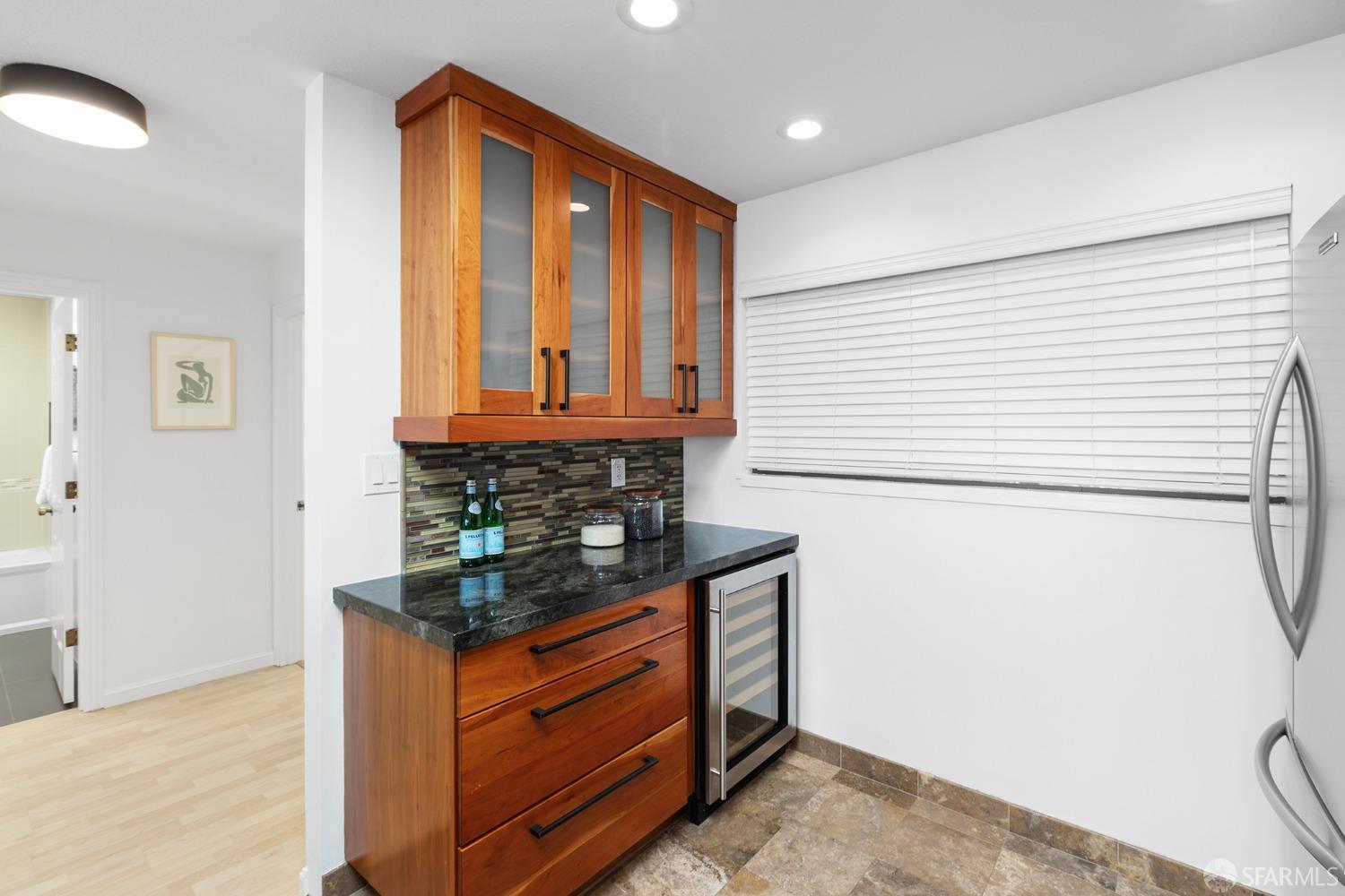 Photo #9: 423913673 Listing 