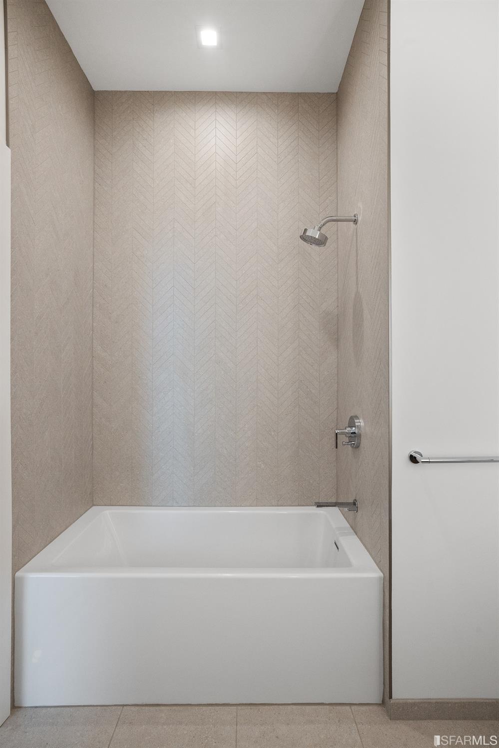Photo #9: 423914493 Listing 