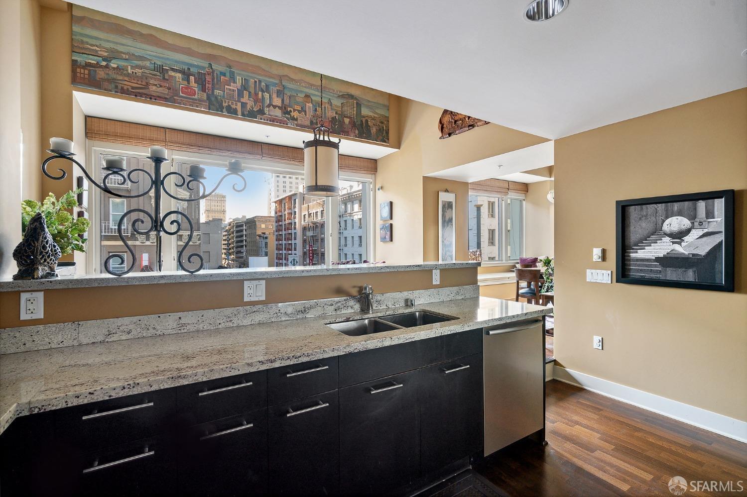 Photo #11: 423914886 Listing 