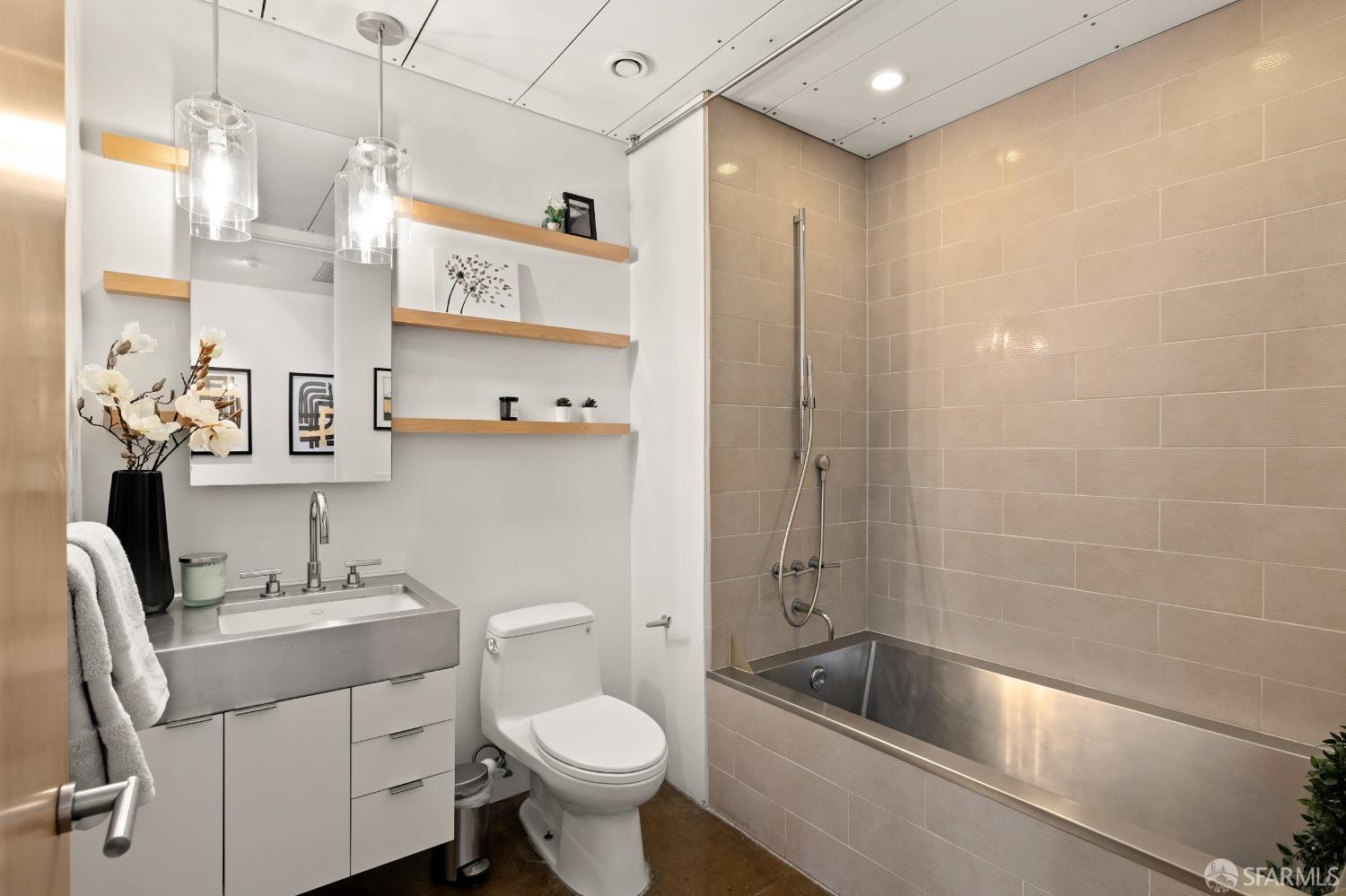 Photo #11: 423914891 Listing 