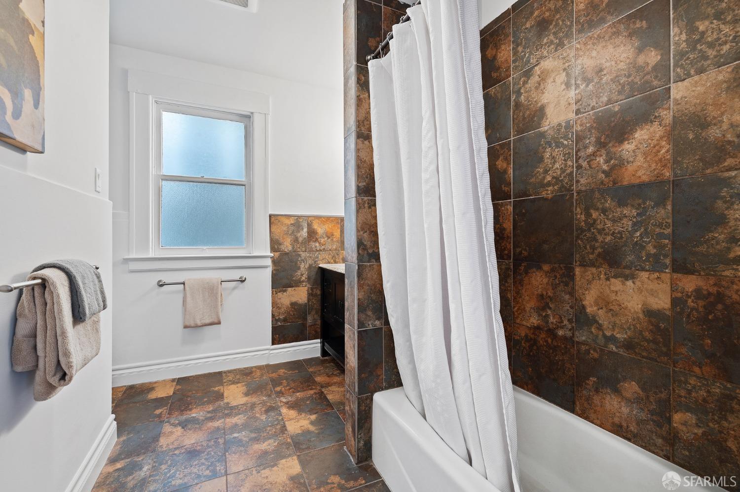 Photo #25: 423913467 Listing 