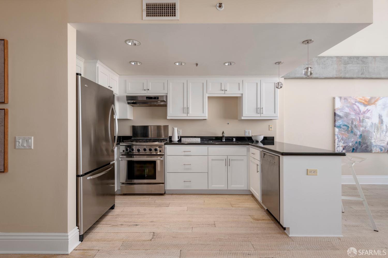 Photo #9: 423912505 Listing 